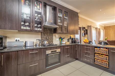 False - House For Sale in Broadacres, Sandton, Gauteng - M123963