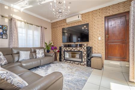 False - House For Sale in Broadacres, Sandton, Gauteng - M123963
