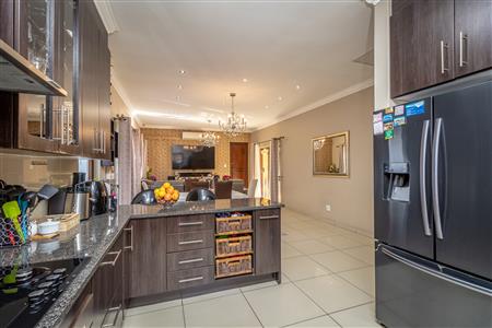 False - House For Sale in Broadacres, Sandton, Gauteng - M123963