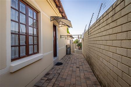 False - House For Sale in Broadacres, Sandton, Gauteng - M123963