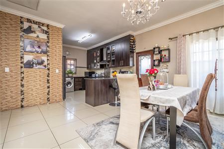 False - House For Sale in Broadacres, Sandton, Gauteng - M123963