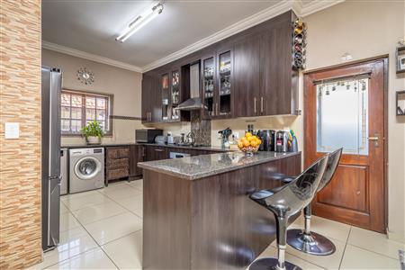 False - House For Sale in Broadacres, Sandton, Gauteng - M123963