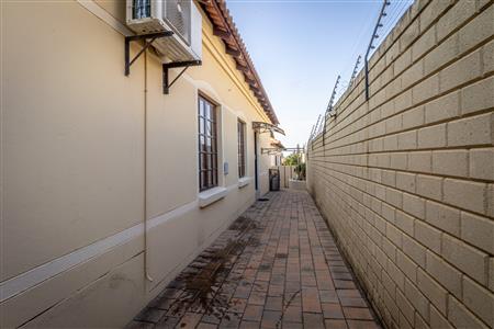 False - House For Sale in Broadacres, Sandton, Gauteng - M123963