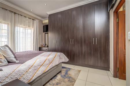 False - House For Sale in Broadacres, Sandton, Gauteng - M123963