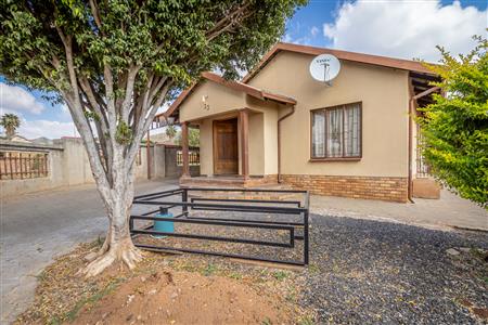 False - House For Sale in Tlhabane West, Rustenburg, North West - M123977