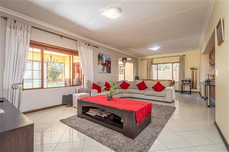 False - House withdrawn in Maroeladal, Randburg - M123973