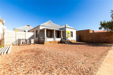 False - Office For Sale in Riversdale, Western Cape - M123992