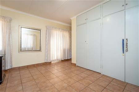False - House For Sale in Geelhoutpark, Rustenburg, North West - M124026