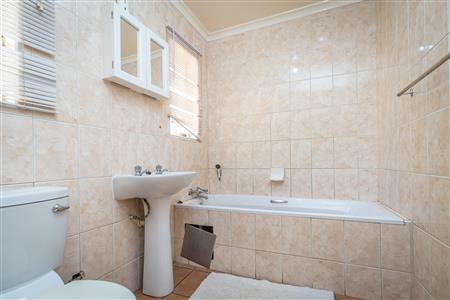 False - House For Sale in Geelhoutpark, Rustenburg, North West - M124026