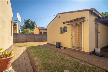 False - House For Sale in Geelhoutpark, Rustenburg, North West - M124026
