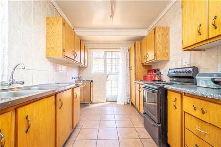 False - House For Sale in Geelhoutpark, Rustenburg, North West - M124026