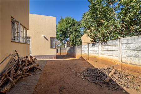 False - House For Sale in Geelhoutpark, Rustenburg, North West - M124026