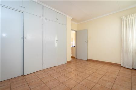 False - House For Sale in Geelhoutpark, Rustenburg, North West - M124026
