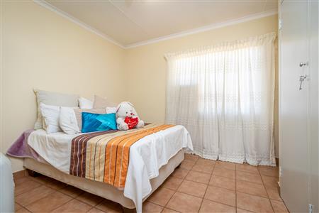 False - House For Sale in Geelhoutpark, Rustenburg, North West - M124026