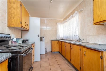 False - House For Sale in Geelhoutpark, Rustenburg, North West - M124026