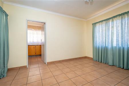 False - House For Sale in Geelhoutpark, Rustenburg, North West - M124026
