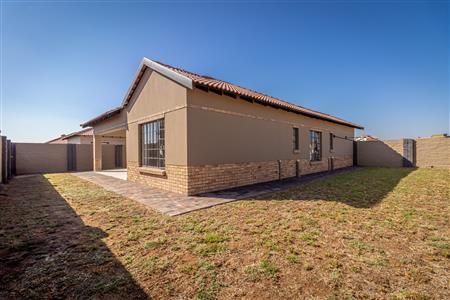 False - House For Sale in Waterkloof AH, Rustenburg, North West - M124014