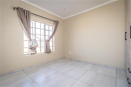 False - House For Sale in Waterkloof AH, Rustenburg, North West - M124014