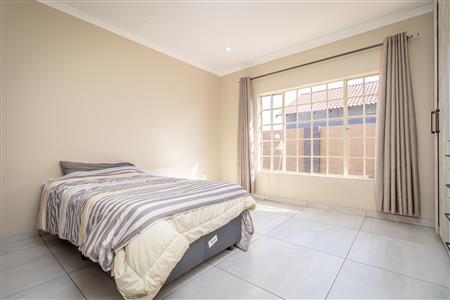 False - House For Sale in Waterkloof AH, Rustenburg, North West - M124014