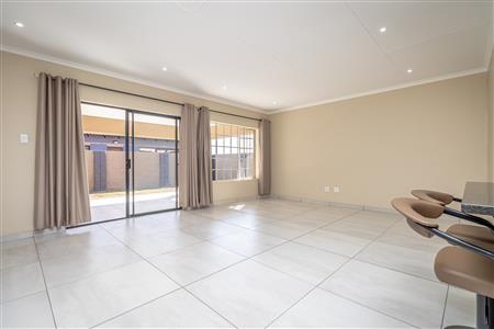 False - House For Sale in Waterkloof AH, Rustenburg, North West - M124014