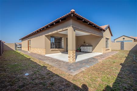 False - House For Sale in Waterkloof AH, Rustenburg, North West - M124014