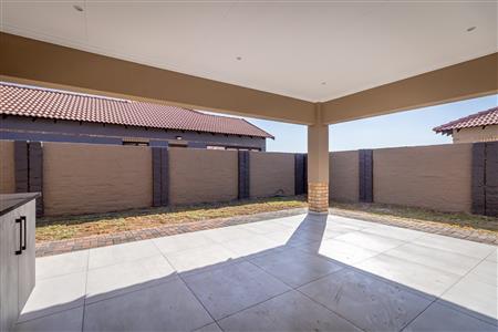 False - House For Sale in Waterkloof AH, Rustenburg, North West - M124014