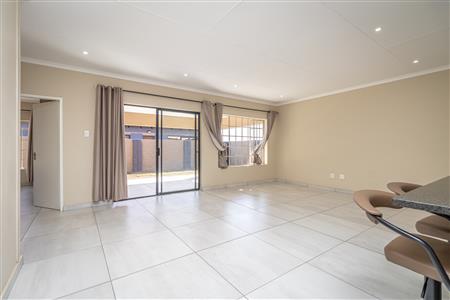 False - House For Sale in Waterkloof AH, Rustenburg, North West - M124014