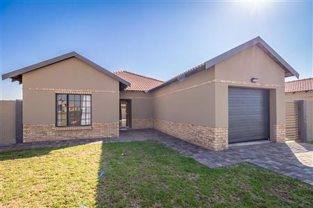 False - House For Sale in Waterkloof AH, Rustenburg, North West - M124014