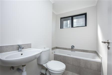 False - Apartment For Sale in Lincoln Meade, Pietermaritzburg, KwaZulu Natal - M124061