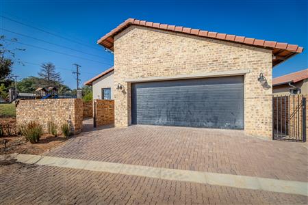False - Townhouse For Sale in Avianto Estates, Krugersdorp, Gauteng - M124064