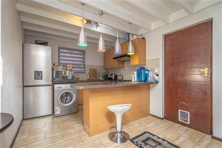 False - Apartment For Sale in Douglasdale, Sandton, Gauteng - M124078