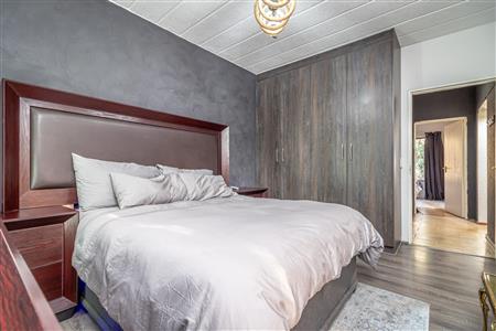 False - Apartment For Sale in Douglasdale, Sandton, Gauteng - M124078