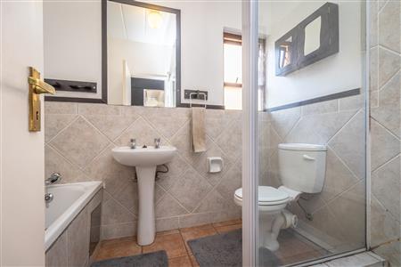 False - Apartment For Sale in Douglasdale, Sandton, Gauteng - M124078