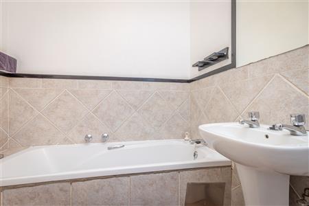 False - Apartment For Sale in Douglasdale, Sandton, Gauteng - M124078