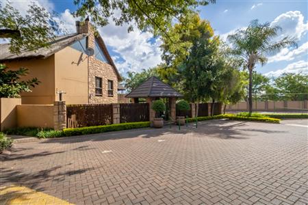 False - Apartment For Sale in Douglasdale, Sandton, Gauteng - M124078