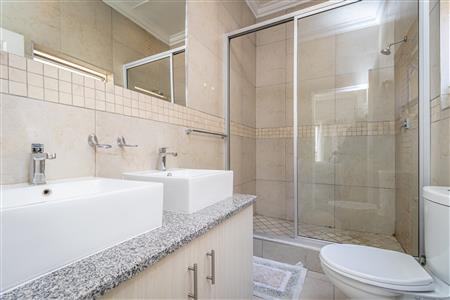 False - Townhouse rented out in Craigavon, Sandton - M124110