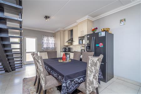False - Townhouse rented out in Craigavon, Sandton - M124110