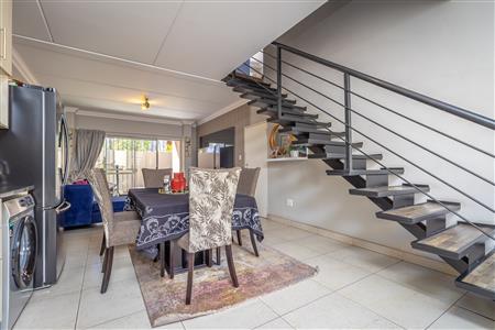 False - Townhouse rented out in Craigavon, Sandton - M124110