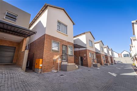 False - Townhouse rented out in Craigavon, Sandton - M124110