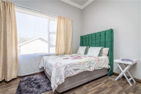 False - Townhouse rented out in Craigavon, Sandton - M124110