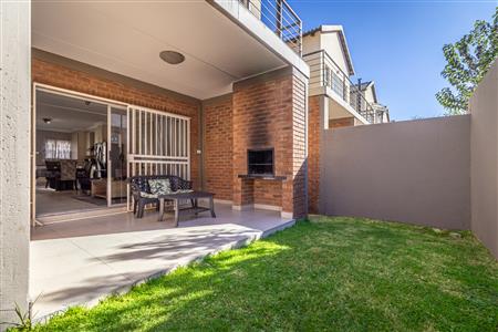 False - Townhouse rented out in Craigavon, Sandton - M124110