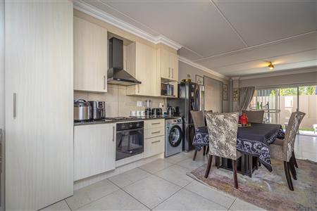 False - Townhouse rented out in Craigavon, Sandton - M124110