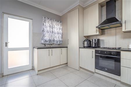 False - Townhouse rented out in Craigavon, Sandton - M124110