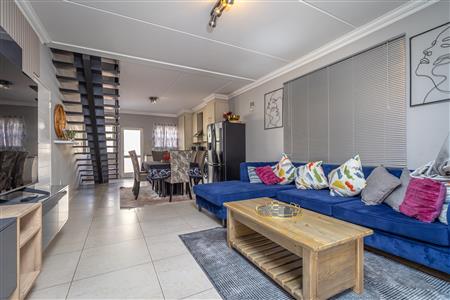 False - Townhouse rented out in Craigavon, Sandton - M124110