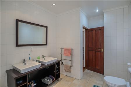 False - Apartment For Sale in Johannesburg Central, Johannesburg, Gauteng - M124250