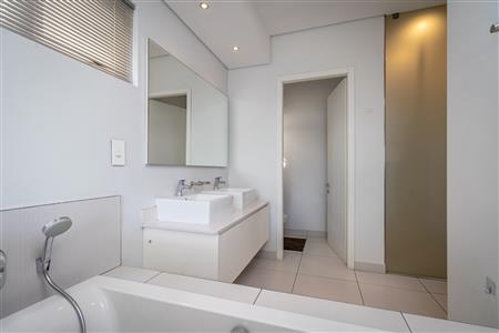 False - Apartment For Sale in Dunkeld, Johannesburg, Gauteng - M124309