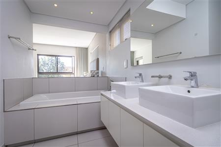 False - Apartment For Sale in Dunkeld, Johannesburg, Gauteng - M124309