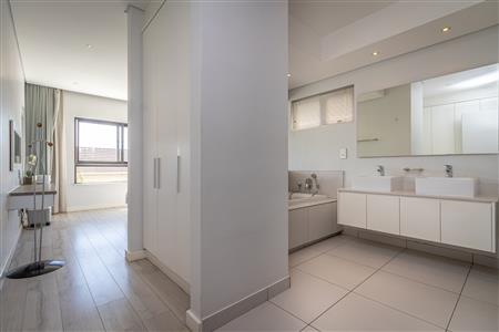 False - Apartment For Sale in Dunkeld, Johannesburg, Gauteng - M124309