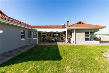 False - House For Sale in Stilbaai Wes, Stilbaai, Western Cape - M124363