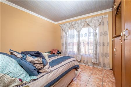 False - House For Sale in Geelhoutpark, Rustenburg, North West - M124370
